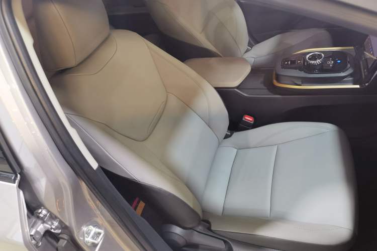 Used Toyota bZ3 2024 517 km Elite PRO Right Front Seat