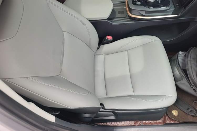 Used Toyota bZ3 2024 517 km Elite PRO Right Front Seat