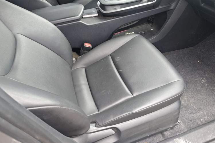 Used Toyota bZ3 2024 517 km Elite PRO Right Front Seat