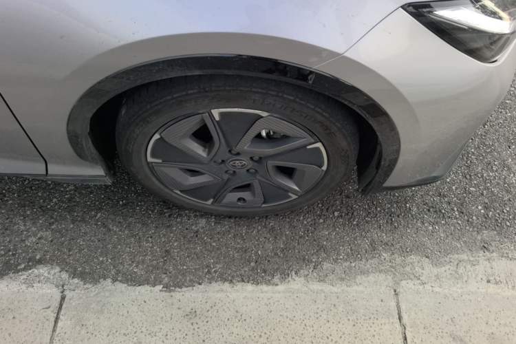 Used Toyota bZ3 2024 517 km Elite PRO Right Front Wheel Hub