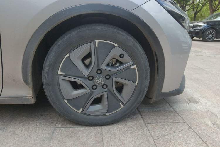 Used Toyota bZ3 2024 517 km Elite PRO Right Front Wheel Hub