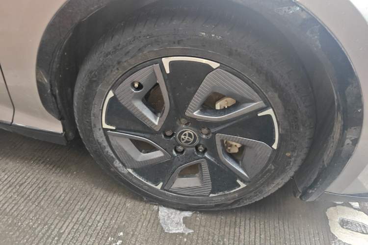 Used Toyota bZ3 2024 517 km Elite PRO Right Front Wheel Hub