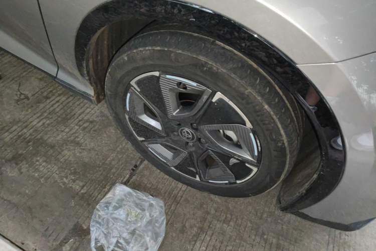 Used Toyota bZ3 2024 517 km Elite PRO Right Front Wheel Hub