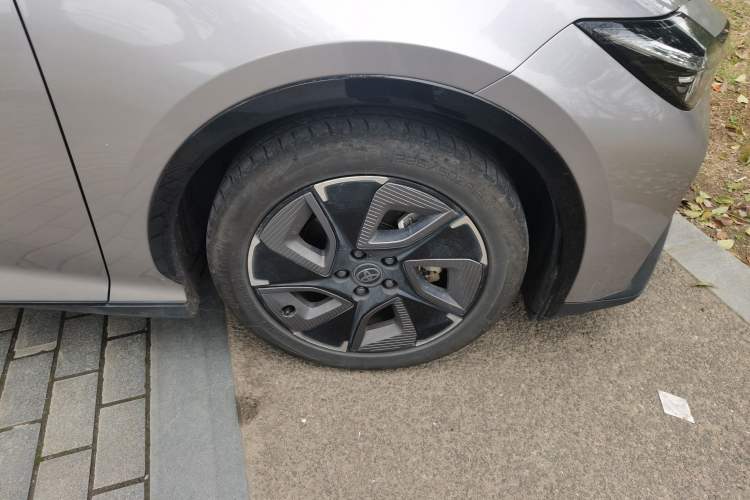 Used Toyota bZ3 2024 517 km Elite PRO Right Front Wheel Hub