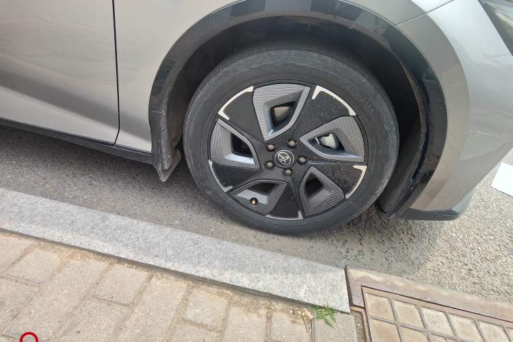 Used Toyota bZ3 2024 517 km Elite PRO Right Front Wheel Hub