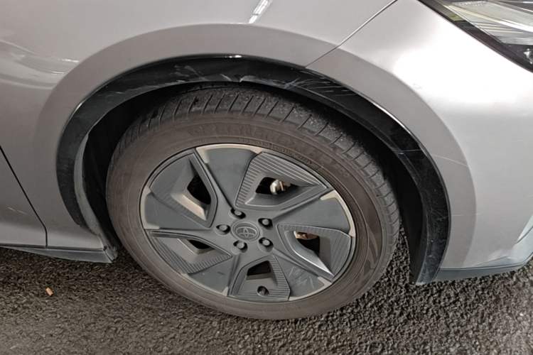 Used Toyota bZ3 2024 616 km Long-Range PRO Right Front Wheel Hub