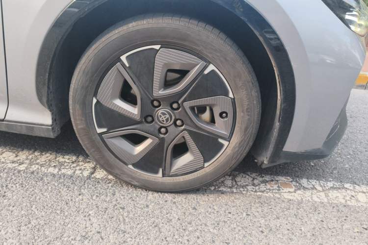 Used Toyota bZ3 2024 517 km Elite PRO Right Front Wheel Hub