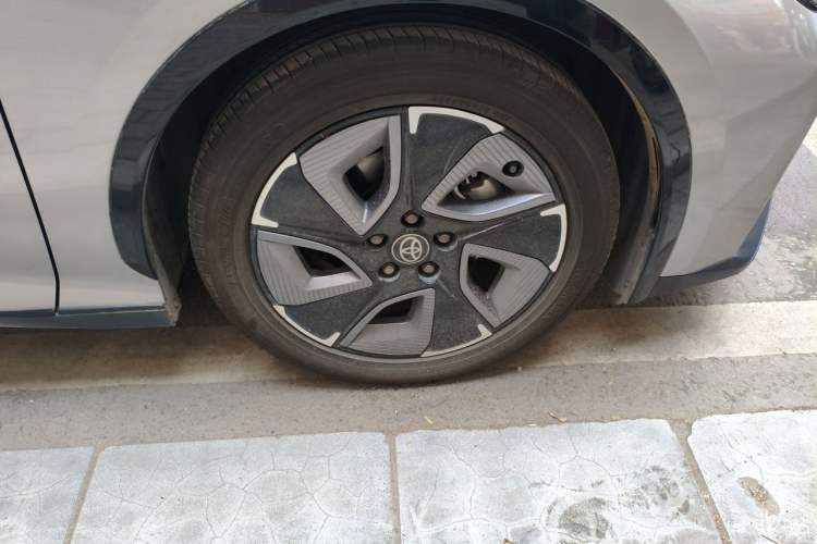 Used Toyota bZ3 2024 517 km Elite PRO Right Front Wheel Hub