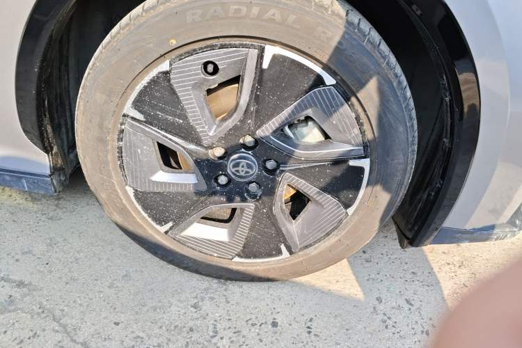 Used Toyota bZ3 2024 517 km Elite PRO Right Front Wheel Hub