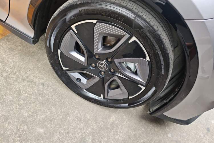 Used Toyota bZ3 2024 517 km Elite PRO Right Front Wheel Hub