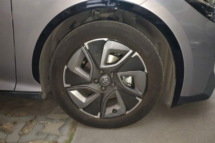 Used Toyota bZ3 2024 517 km Elite PRO Right Front Wheel Hub