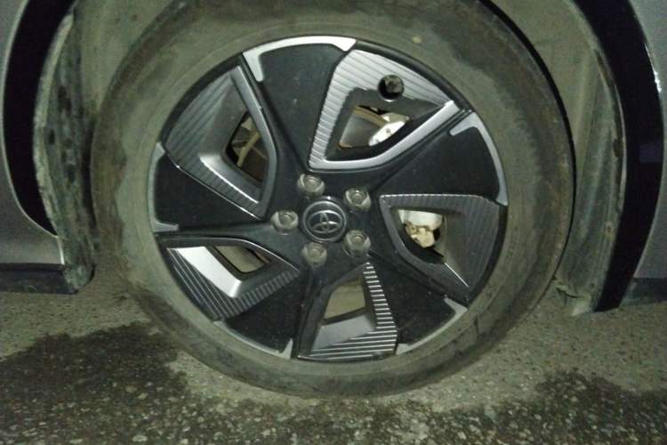 Used Toyota bZ3 2024 517 km Elite PRO Right Front Wheel Hub
