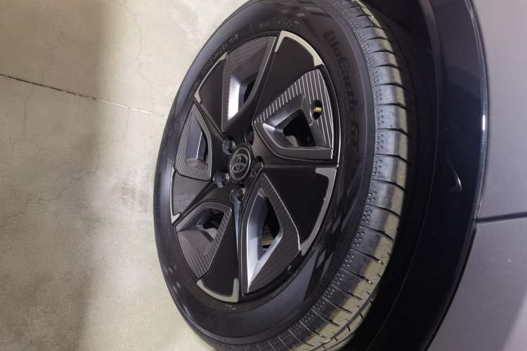 Used Toyota bZ3 2024 517 km Elite PRO Right Rear Wheel Hub