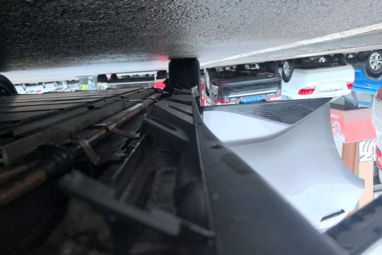 Used Toyota bZ3 2024 517 km Elite PRO Right Side Sill