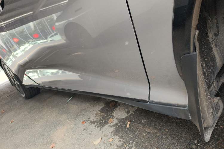 Used Toyota bZ3 2024 517 km Elite PRO Right Side Sill