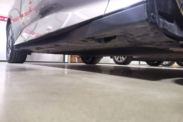 Used Toyota bZ3 2024 517 km Elite PRO Right Side Sill