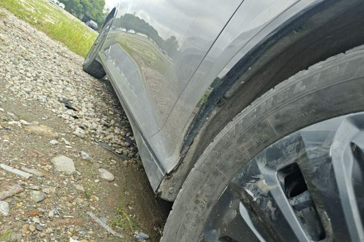 Used Toyota bZ3 2024 517 km Elite PRO Right Side Sill