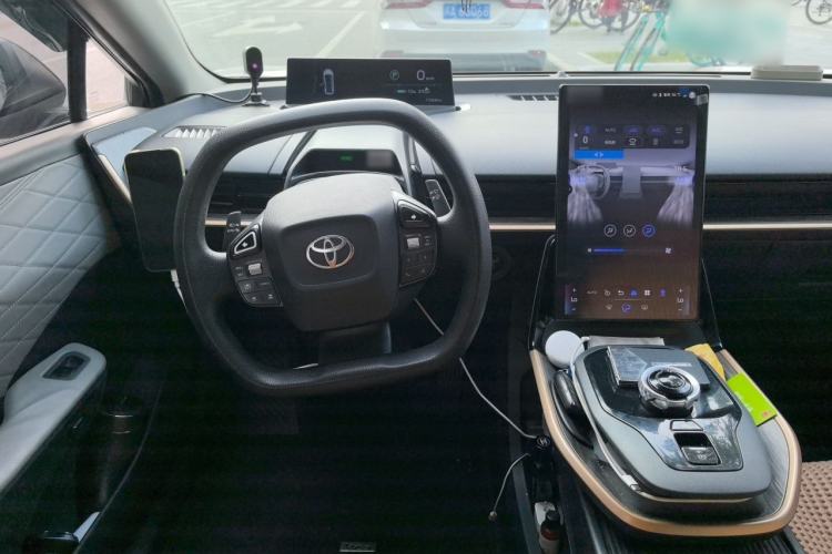 Used Toyota bZ3 2024 517 km Elite PRO Steering Wheel