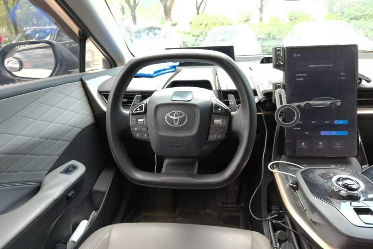 Used Toyota bZ3 2024 517 km Elite PRO Steering Wheel