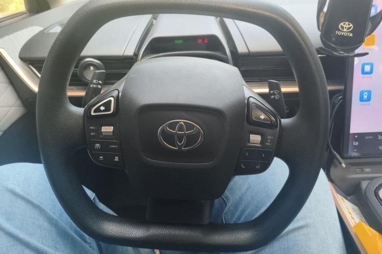 Used Toyota bZ3 2024 517 km Elite PRO Steering Wheel