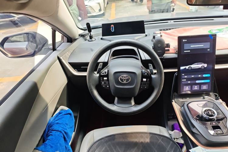 Used Toyota bZ3 2024 517 km Elite PRO Steering Wheel