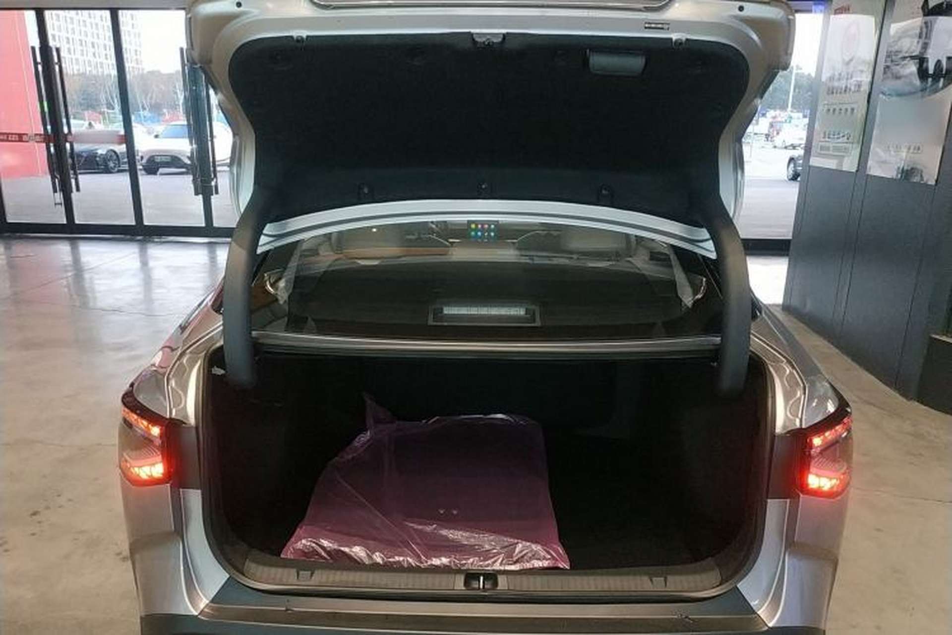 Used Toyota bZ3 2024 517 km Elite PRO Trunk