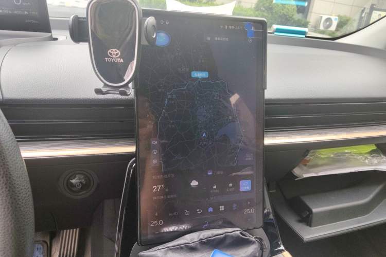 Used Toyota bZ3 2024 517 km Elite PRO Audio And AC Panel