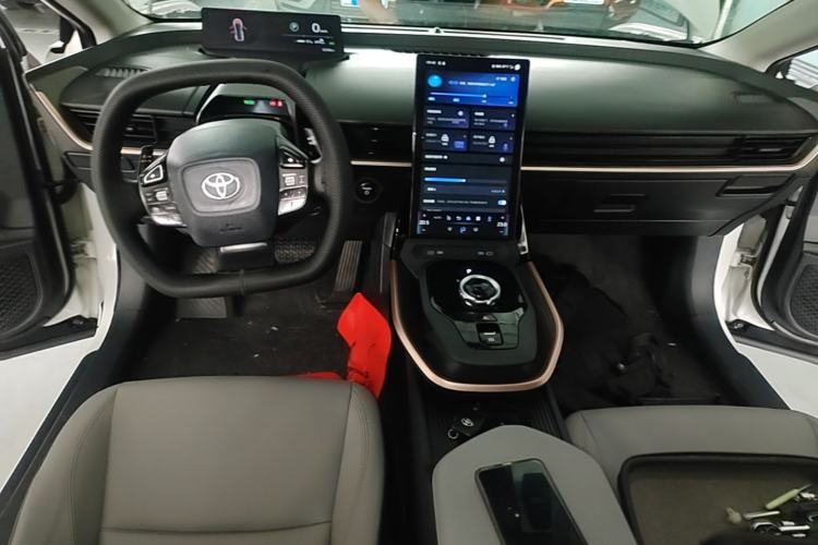 Used Toyota bZ3 2024 517 km Elite PRO Center Console