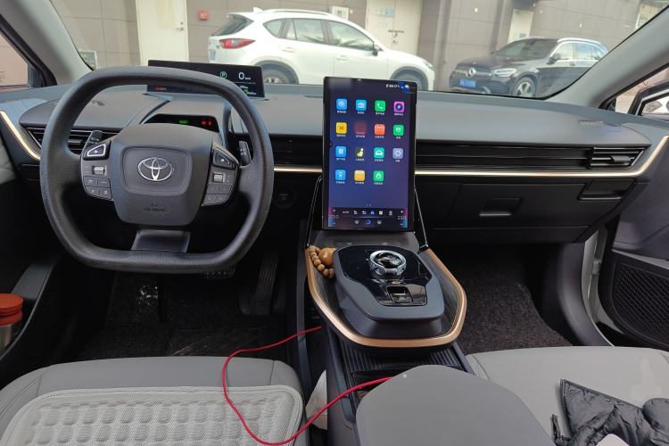 Used Toyota bZ3 2024 517 km Elite PRO Center Console