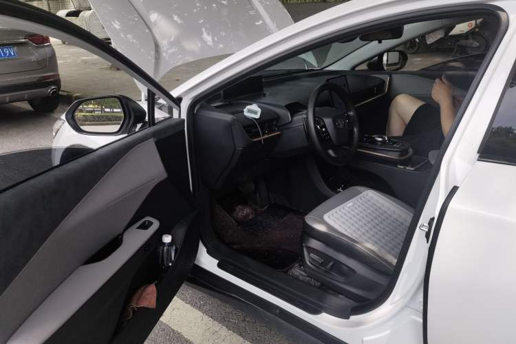 Used Toyota bZ3 2024 517 km Elite PRO Driver Seat