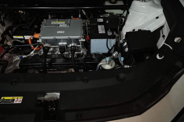 Used Toyota bZ3 2024 517 km Elite PRO Engine Bay Left