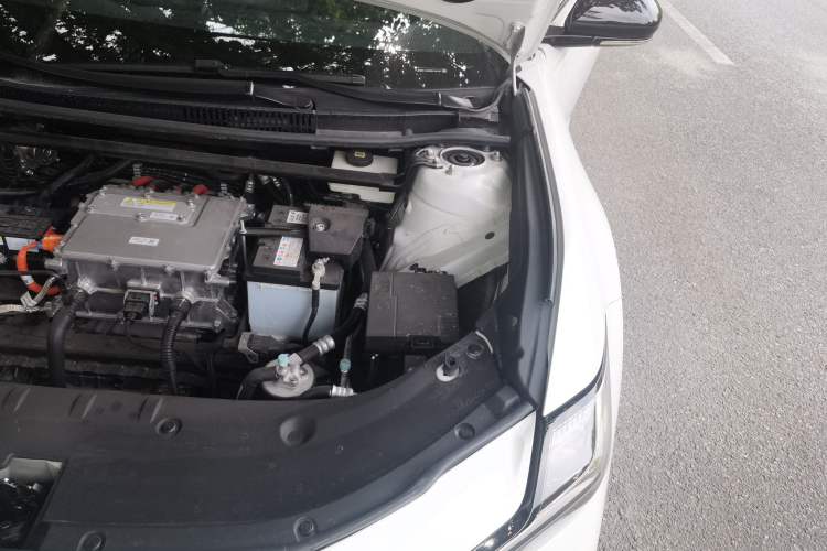 Used Toyota bZ3 2024 517 km Elite PRO Engine Bay Left