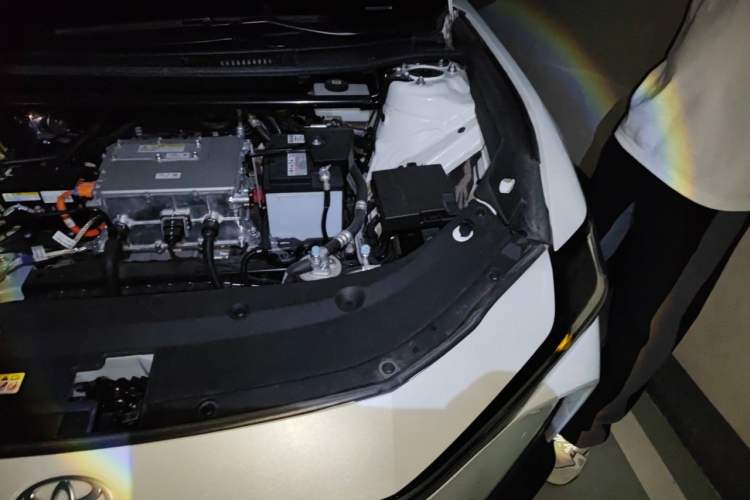 Used Toyota bZ3 2024 517 km Elite PRO Engine Bay Left