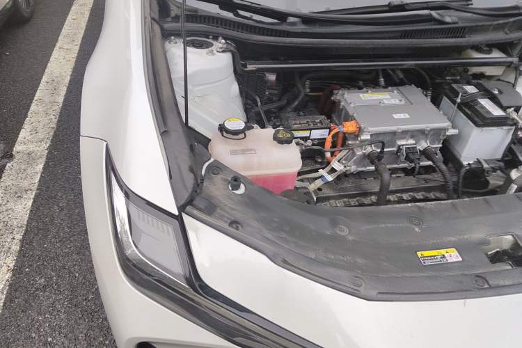 Used Toyota bZ3 2024 517 km Elite PRO Engine Bay Right