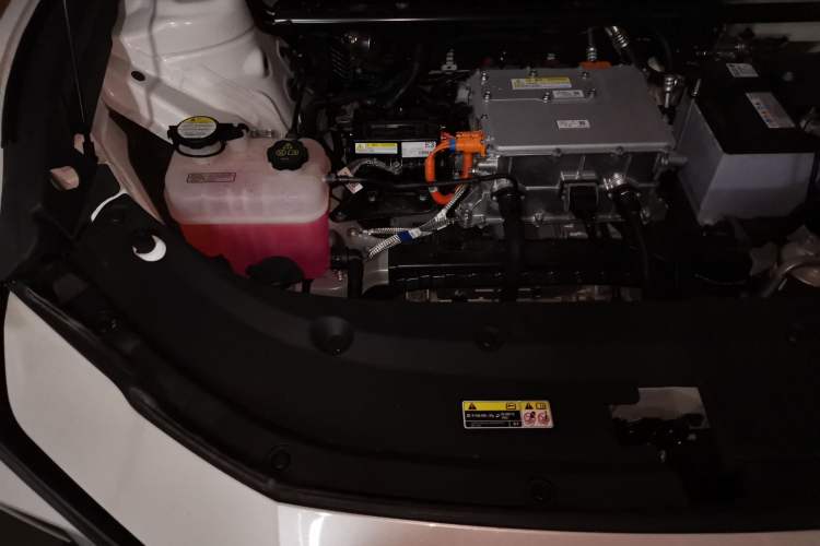 Used Toyota bZ3 2024 517 km Elite PRO Engine Bay Right