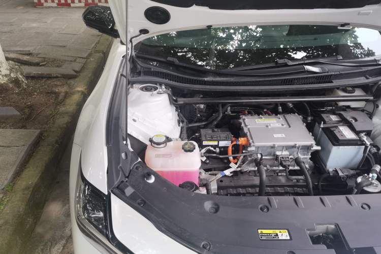 Used Toyota bZ3 2024 517 km Elite PRO Engine Bay Right