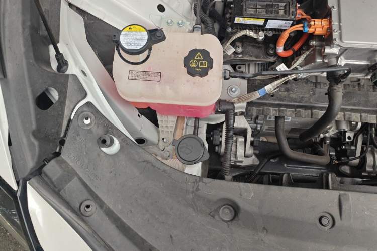 Used Toyota bZ3 2024 517 km Elite PRO Engine Bay Right