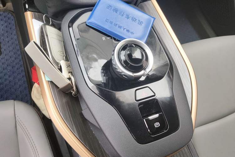 Used Toyota bZ3 2024 517 km Elite PRO Gear Lever