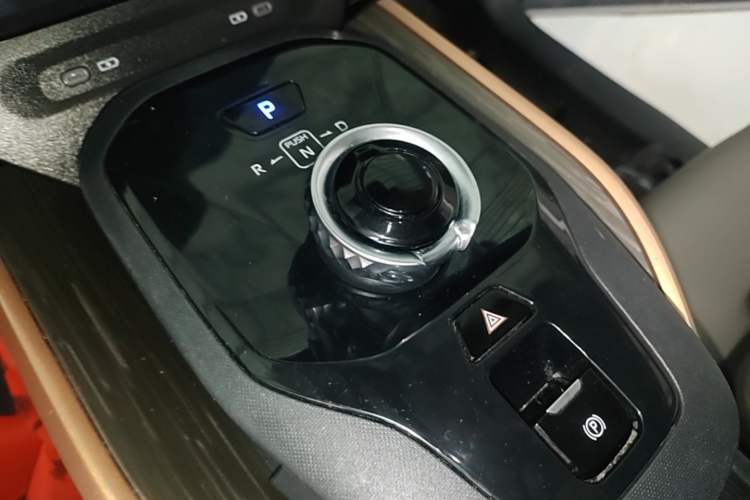 Used Toyota bZ3 2024 517 km Elite PRO Gear Lever