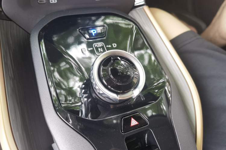 Used Toyota bZ3 2024 517 km Elite PRO Gear Lever