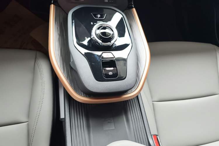 Used Toyota bZ3 2024 517 km Elite PRO Gear Lever
