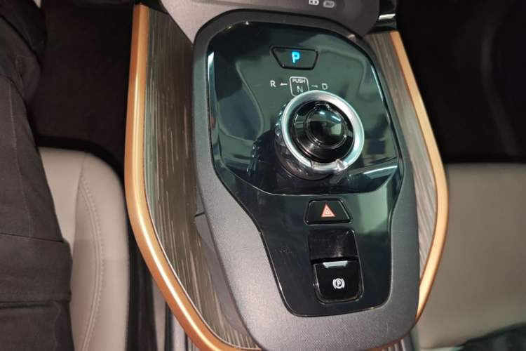 Used Toyota bZ3 2024 517 km Elite PRO Gear Lever