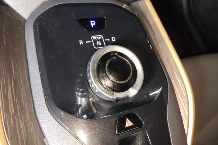 Used Toyota bZ3 2024 517 km Elite PRO Gear Lever