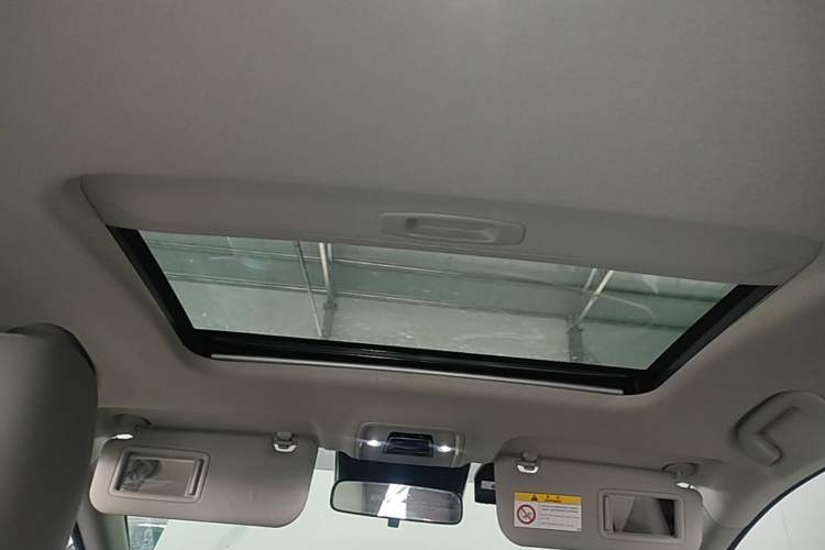 Used Toyota bZ3 2024 517 km Elite PRO Headliner