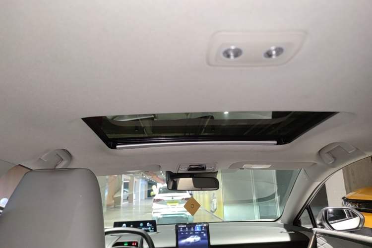 Used Toyota bZ3 2024 517 km Elite PRO Headliner