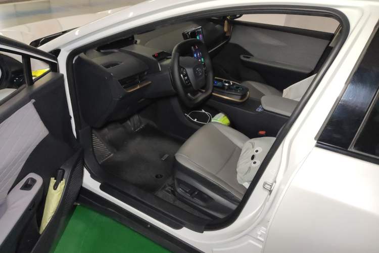 Used Toyota bZ3 2024 517 km Elite PRO Interior 3