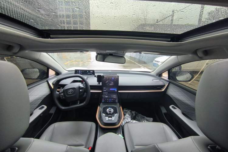 Used Toyota bZ3 2024 517 km Elite PRO Interior 7