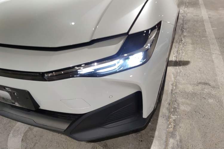 Used Toyota bZ3 2024 517 km Elite PRO Left Front Headlight