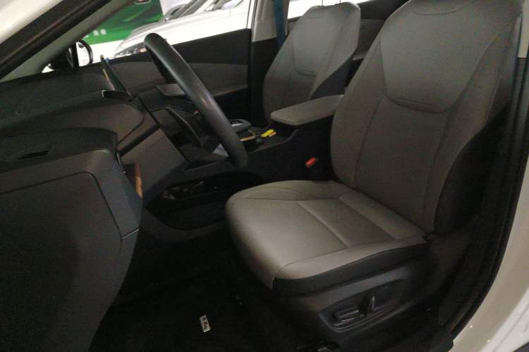 Used Toyota bZ3 2024 517 km Elite PRO Left Front Seat