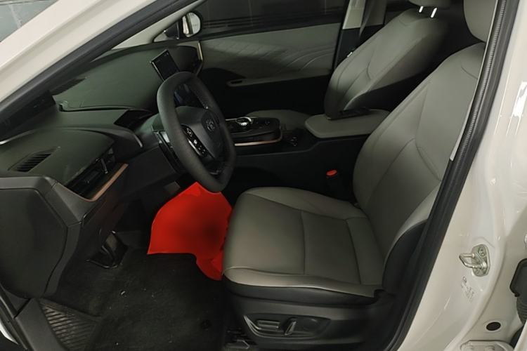 Used Toyota bZ3 2024 517 km Elite PRO Left Front Seat